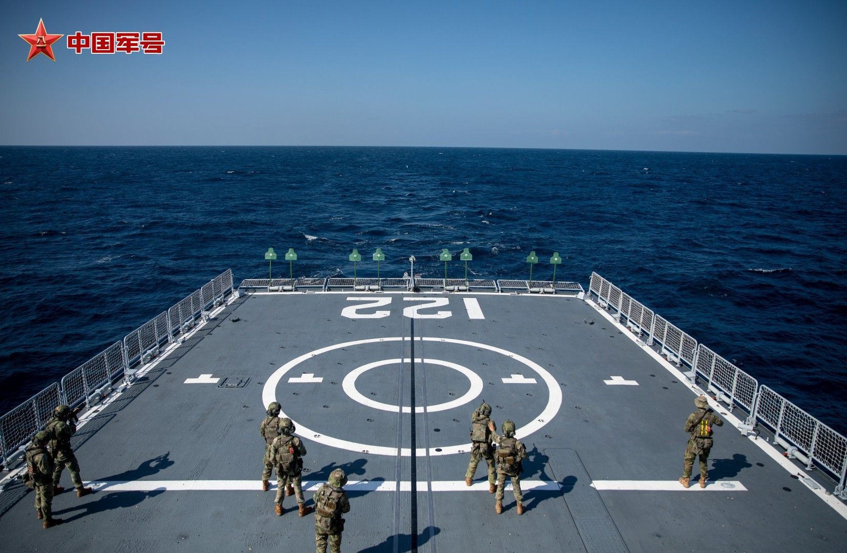 海军第48批护航编队开展反恐反海盗演练