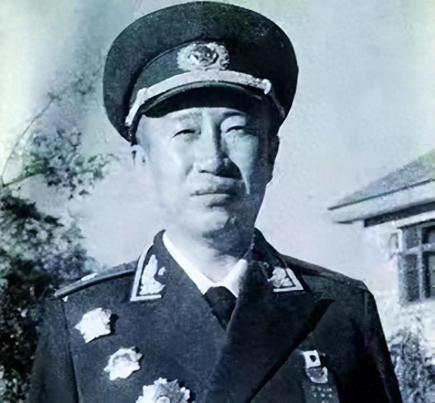 1955年少将授勋时某人被提名，彭德怀感到不平赴毛主席处反映：自己最多也只能担任