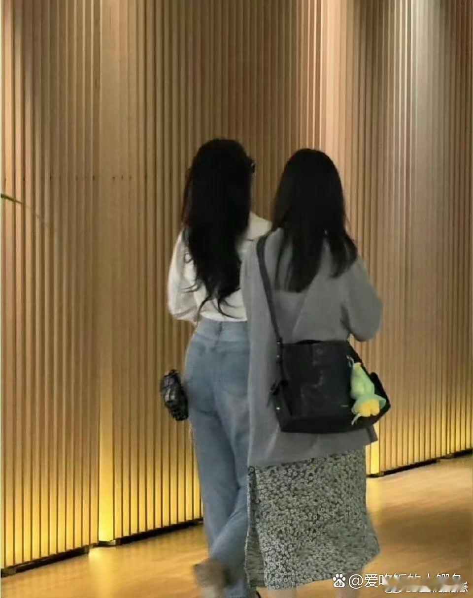 刘亦菲太绝了！没有骨盆前倾的问题，却有着无敌大翘臀，穿上牛仔裤后，性感魅力直接拉