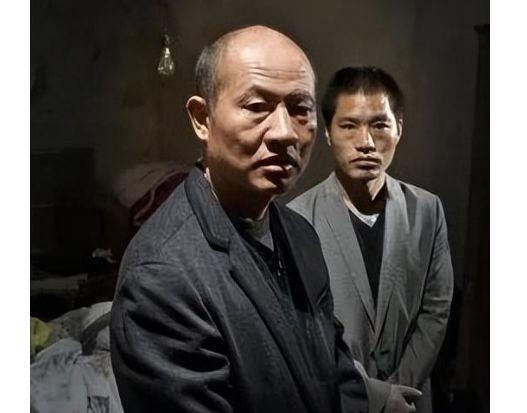 张氏叔侄蹲了十年，DNA早说了不是他们干的，真凶五年前就伏法了。案子翻过来时，