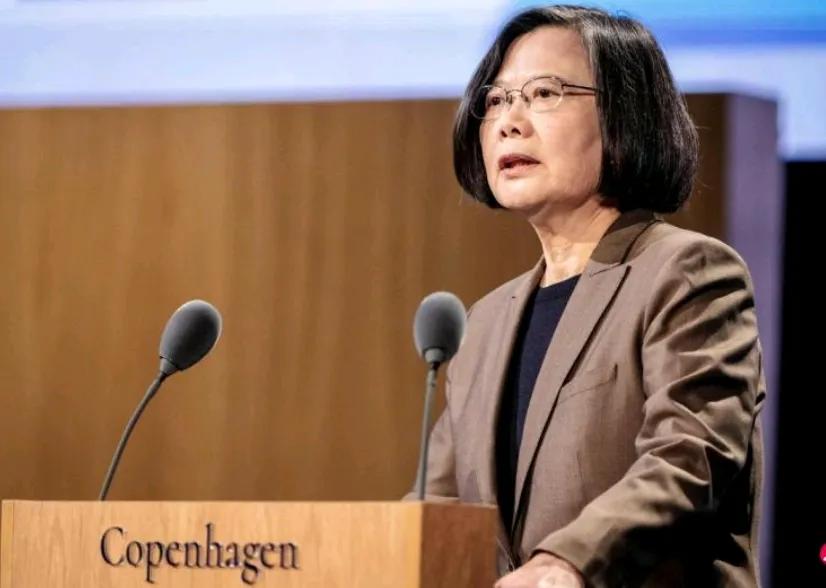 我们形容一个人坏，有句狠话叫“头上生疮，脚下流脓，坏透顶”，但是我觉得这句话已经