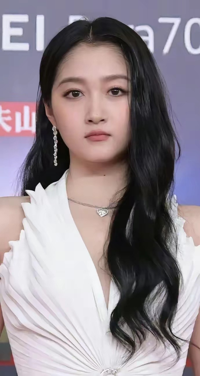 第一次见明星的汗毛这么长……