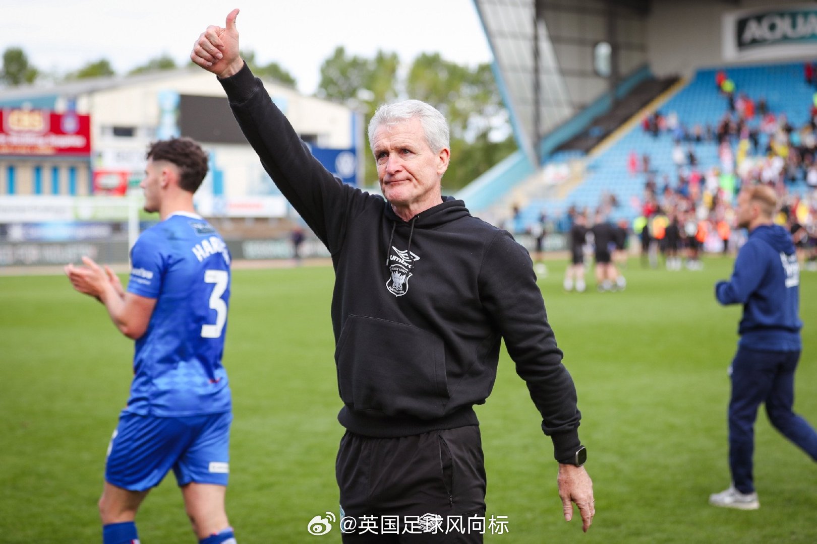【混得最差的前英超主帅】英乙球队卡莱尔联官方宣布，主帅马克休斯下赛季将会继续留队