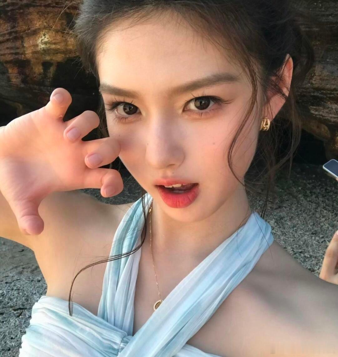 艾米正是什么都想演的年纪十八岁的探索欲真的藏不住，各类角色都想挨个试一遍，敢想