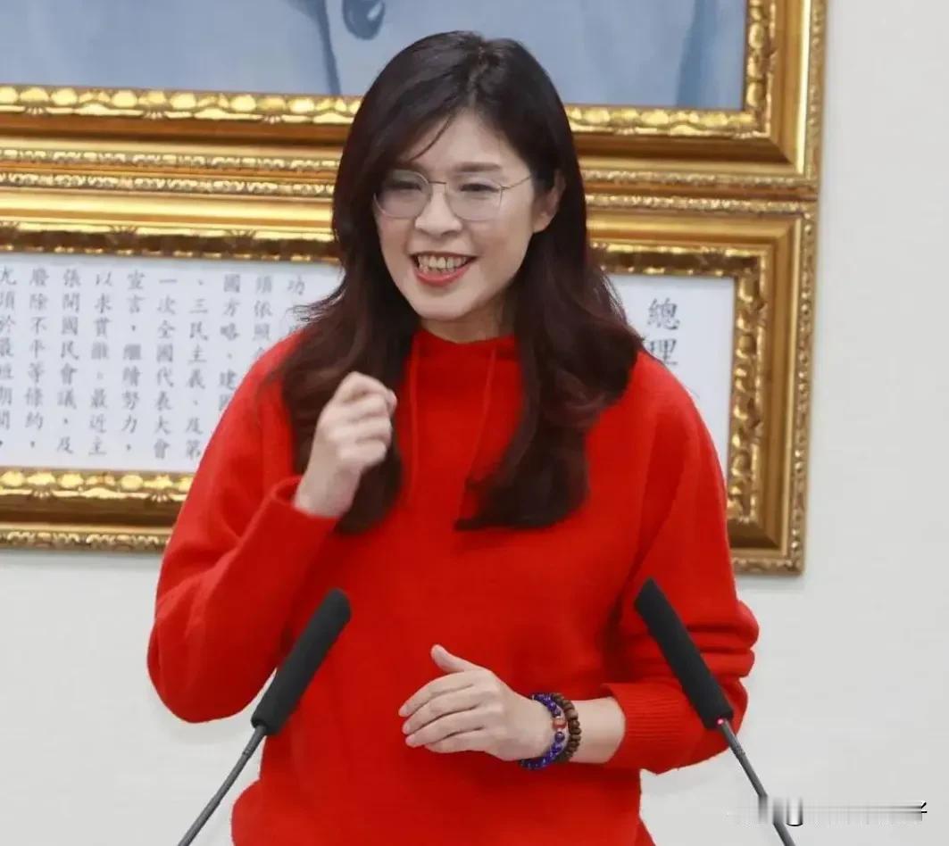 郑丽文今早参加元旦升旗，但跟绿营当局全程无互动新年第一天，台岛按以往惯例，当