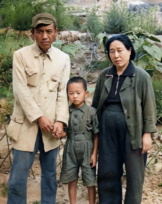 1946年“四八”空难中，王若飞不幸牺牲，1996年，89岁高龄的杨尚昆，不顾年