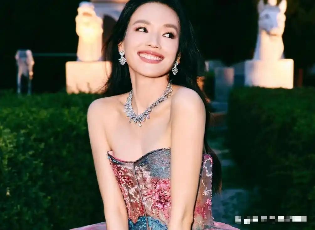 🌞导演王晶向来敢直言，他爆料舒淇年轻时遭柯俊雄坑害，签下许多不合理合约，当