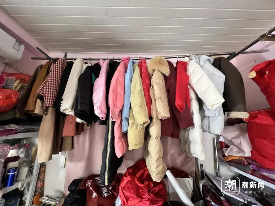 旧羽绒服“变身”新宠！杭州小店爆火，年轻人：花小钱办大事才是真精明走进西湖