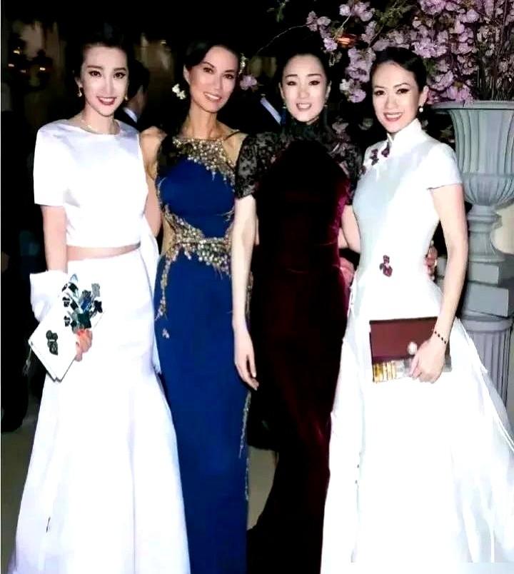 但笔者认为，红毯上真正的大佬，根本不跟你玩“比美”这套。人家都忙着穿高定、秀