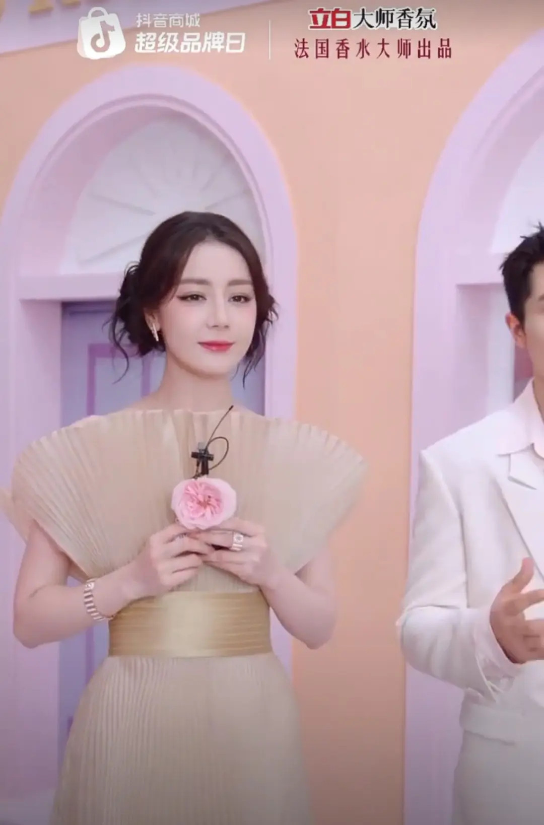 迪丽热巴最新直播状态大家觉得怎么样