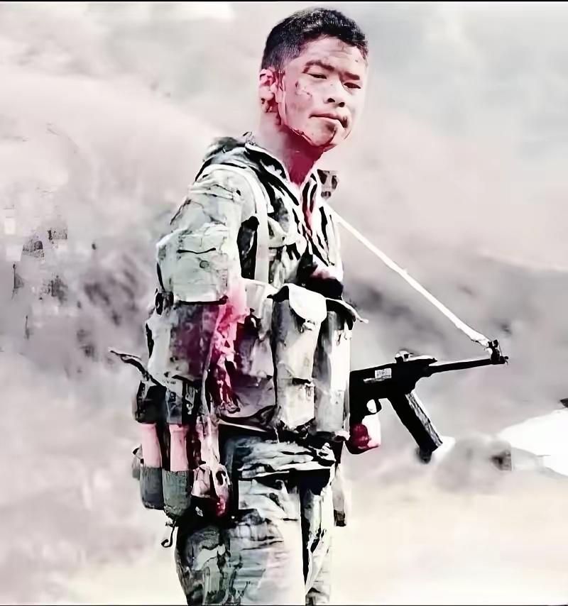 1984年10月，在对越自卫反击战的老山前线。时年19岁的丁晓兵是侦察大队“第一
