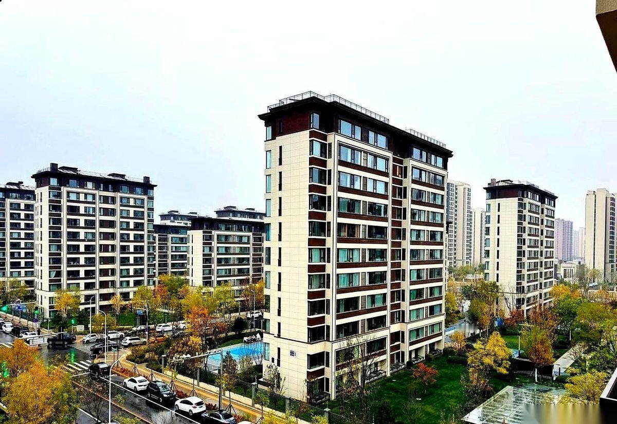 一套原价150万的房子，挂58万，一年多没人敢问。就因为女主人在里面想不开，走