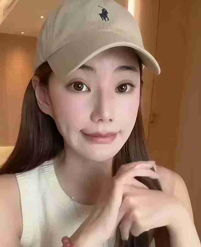 马筱梅一个人抱着刚满月的娃飞北京，光想想那画面，就觉得这女人是真能扛。把汪