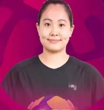 中国女排又出怪事，主教练赵勇是不是疯了？他竟然把一个18岁的副攻王奥芊，当成核心
