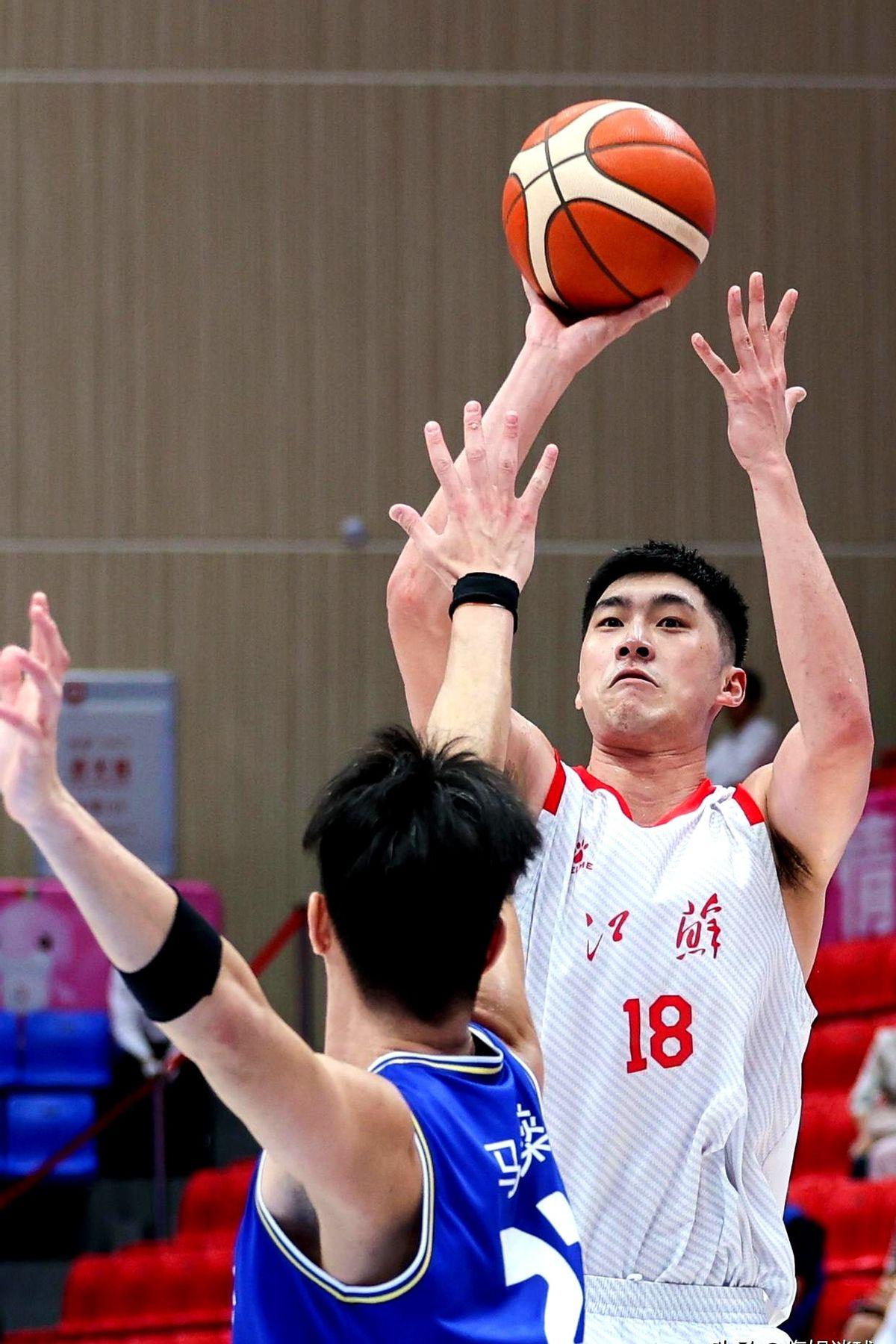 输19分，江苏连遮羞布都没。全队三分像集体断电，蒋浩然7中1的三分成了正常值