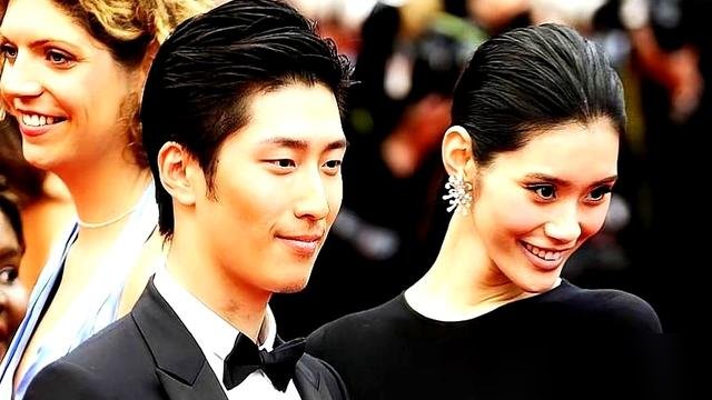 当年戛纳红毯上并肩走的俩人，估计谁也没想到日后能成一家人。窦骁跟奚梦瑶，那会儿一个演员一个超模，纯工