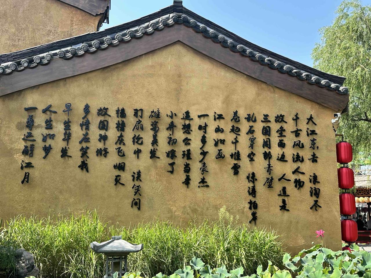 女人年轻时候出轨离婚，老了回归家庭，原谅不？分手二十多年的夫妻，现在生活在一