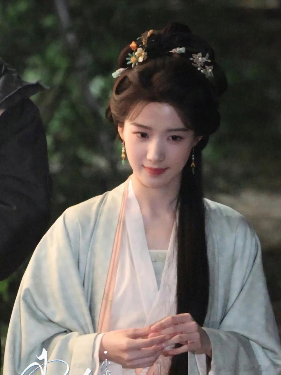 《刺棠》女主定了卢昱晓。截止目前，这部剧已经遛过宋祖儿、田曦薇、张婧仪、李兰迪、