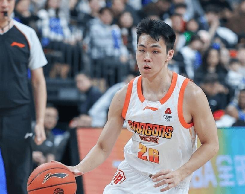 第一次打CBA的庞峥麟，比胡明轩和廖三宁强不少，看以下三个数据就明朗了！1、