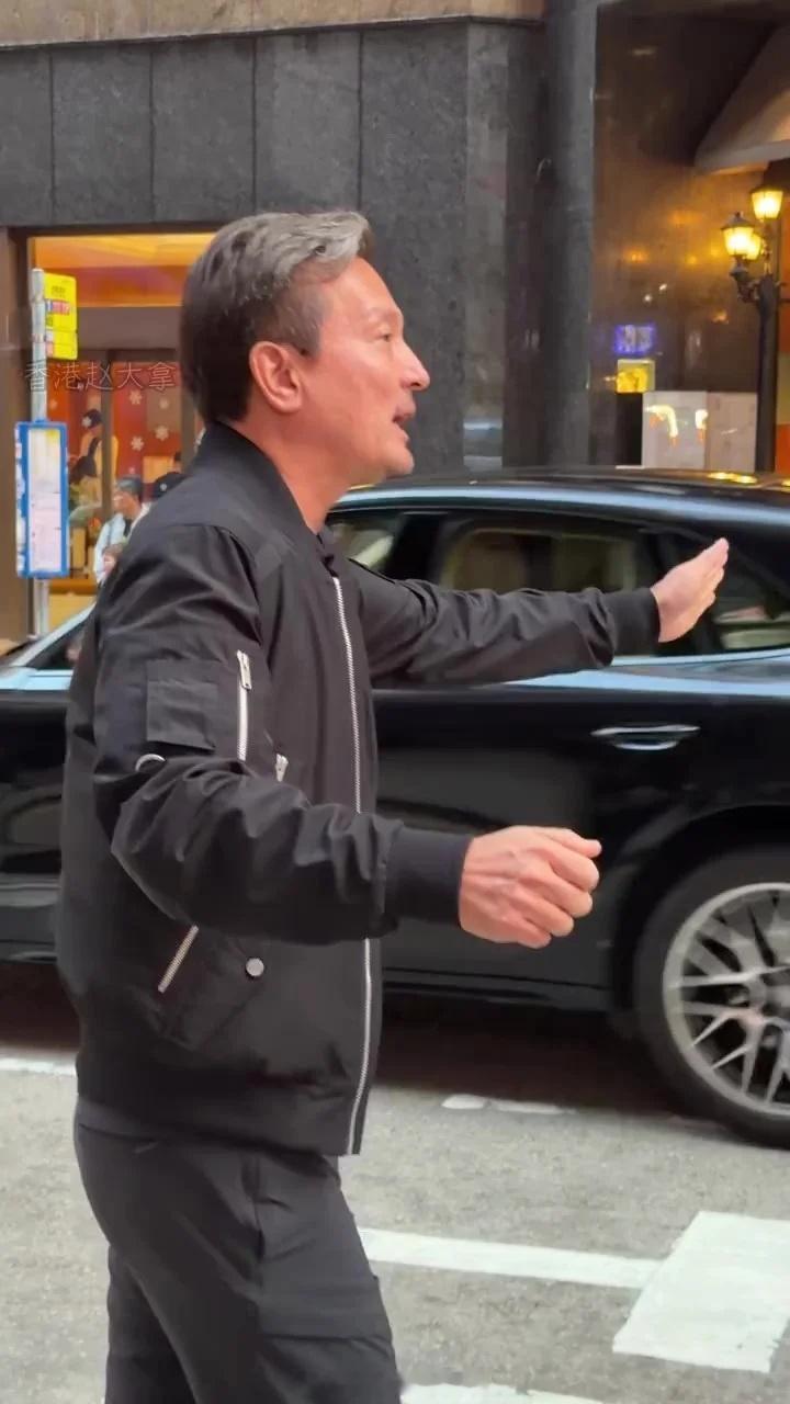 明报周刊：黄子雄街头被偶遇　出身优越演不了穷人TVB“御用有钱人”黄子雄（Ge