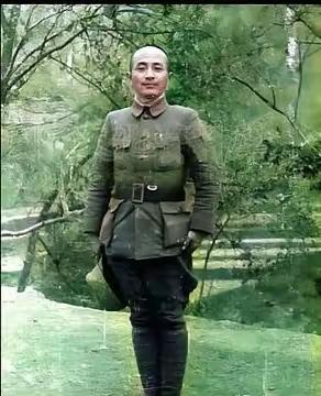 这名国军将领，于解放战争中被俘后，并未如其他国军将领般被关押在功德林，反倒得到重