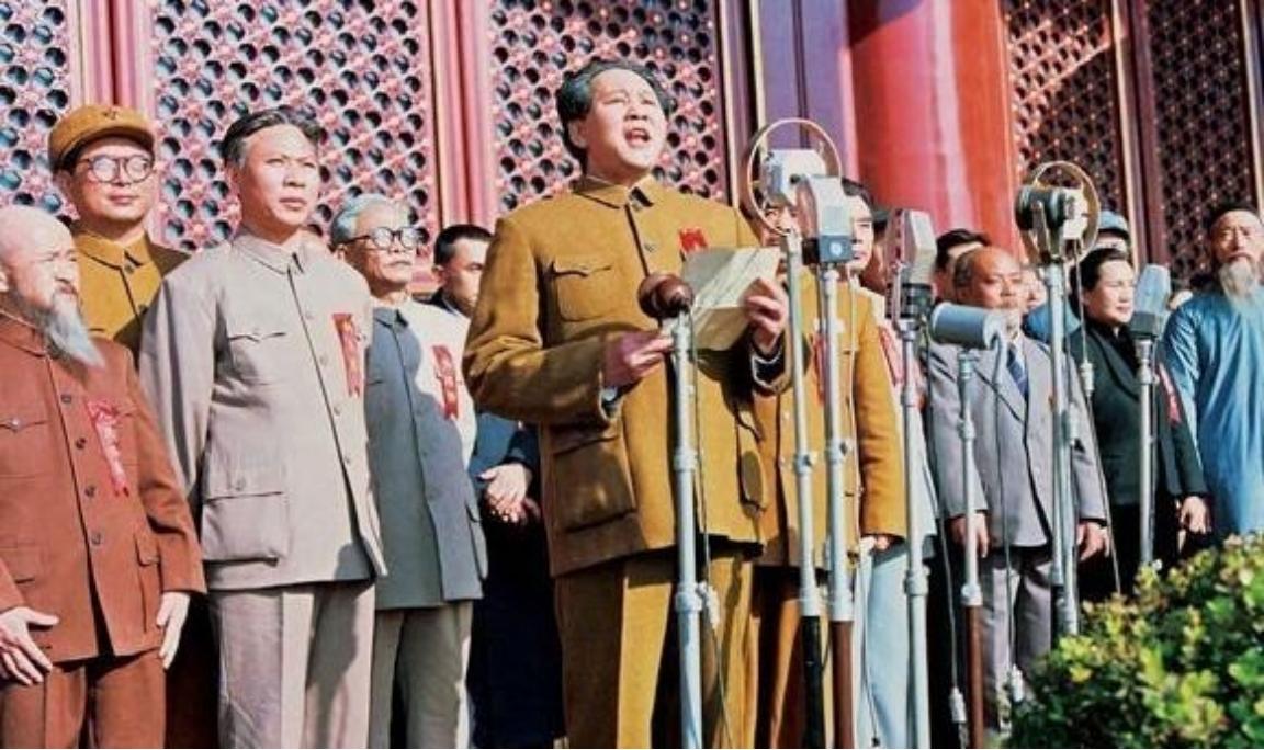 抗美援朝结束后，蒋介石仰天长叹，对儿子蒋经国和一众将领说：在这个世界上，没人是毛