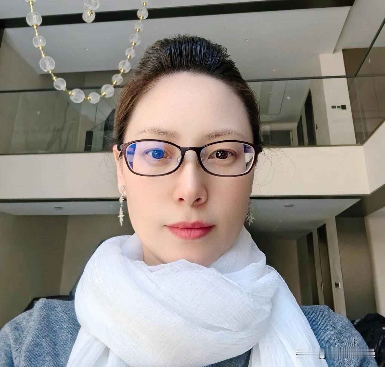 被台当局“废止台湾身份”华硕前高管陆配钱丽今（14日）在脸书发文表示，中天新闻高