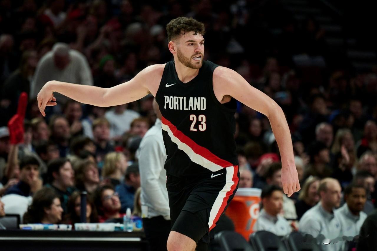 开拓者买断艾顿，扶正克林根，太正确的选择了！1、买断艾顿，艾顿以2年1620