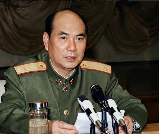 越战胜利后，43军归途中遇越军追袭，张万年连开三枪：杀个回马枪  1979