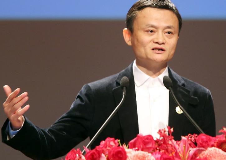 都在说马云是恒大暴雷里"全身而退"的大佬。理由很充分：当年淘宝和恒大搞足球