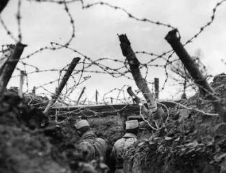 1938年，桂军189师长俘虏了两名日军。看着日军矮小的身材，师长灵机一动，想到