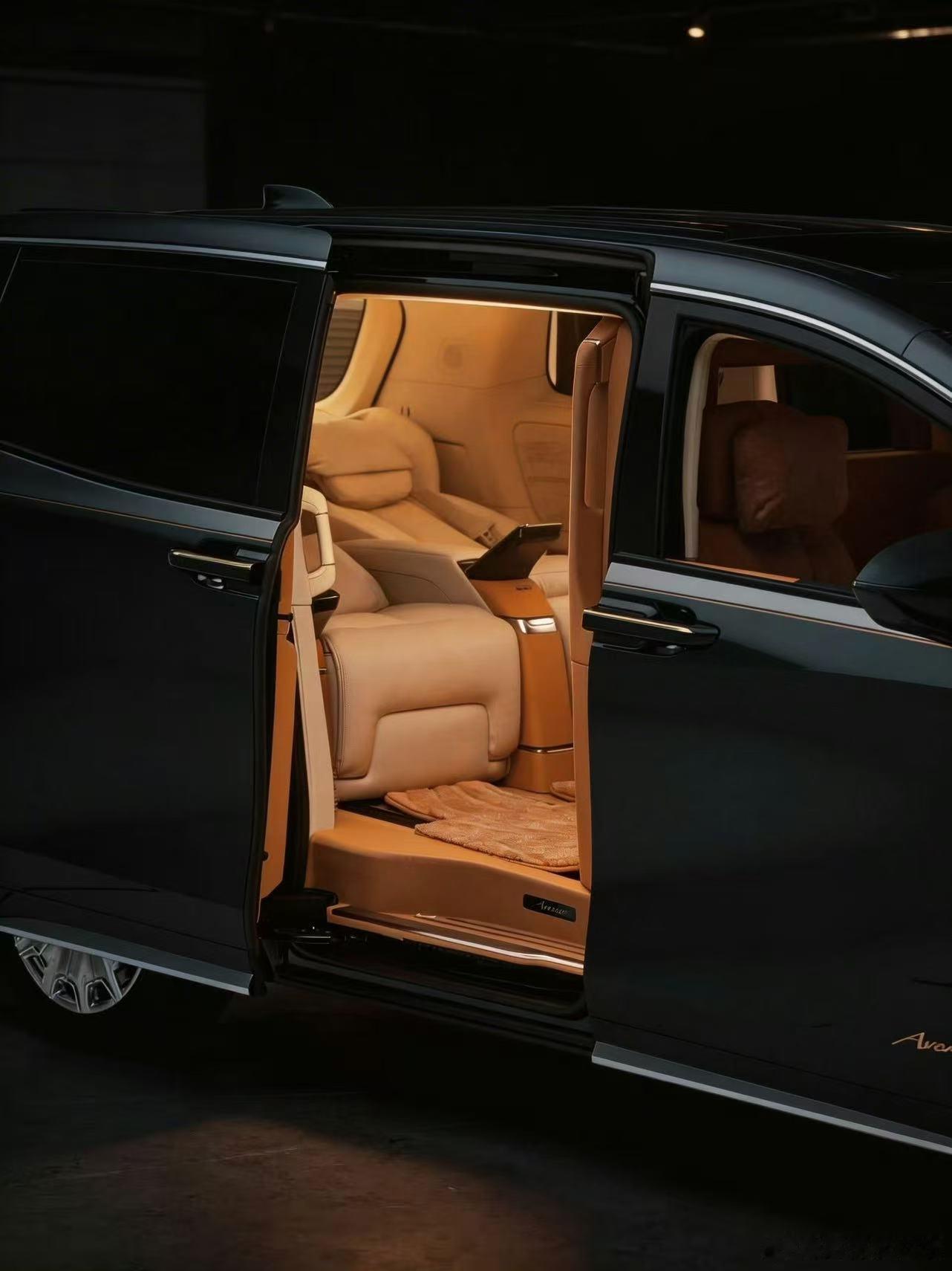 今天群里看到这张图，还是会觉得这个二排很豪华。