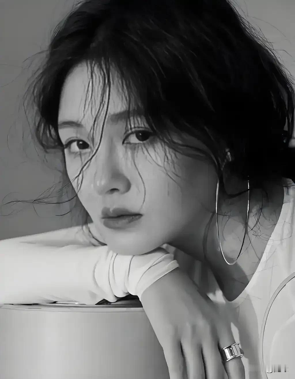 大S走后，很多人被具俊晔的“真爱和深情”所感动。真爱、深情就是去墓地陪伴亡妻，