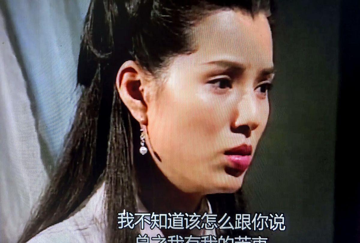 小龙女的苦衷，源于古墓中那场意外的怀孕。起初，她误以为孩子是杨过的骨肉，因为在