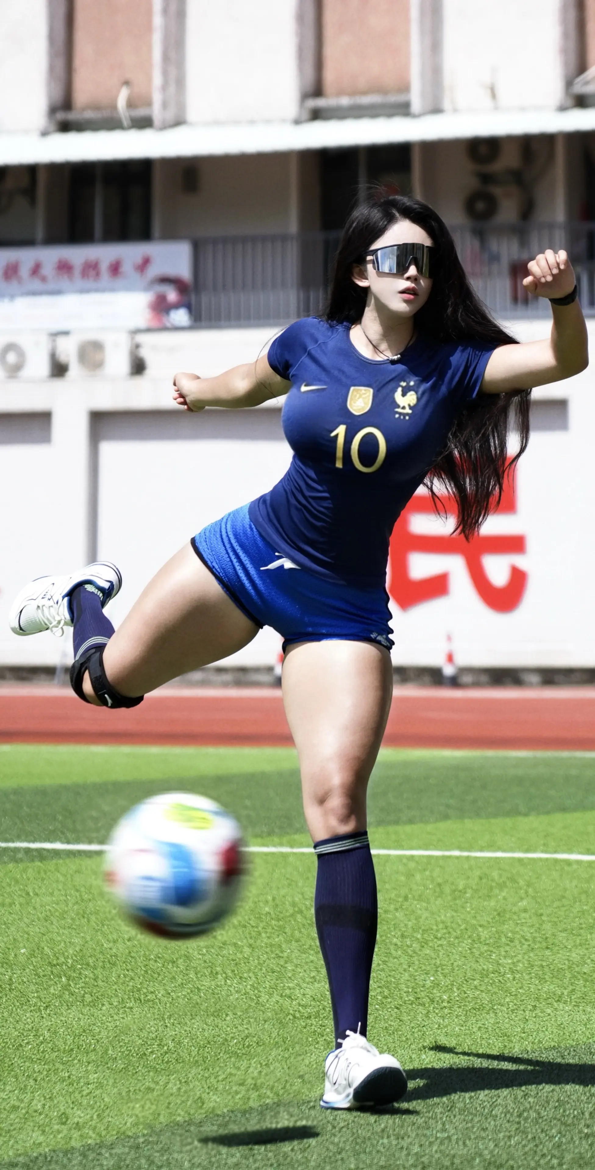 ⚽️。健身女的肌肉腿 就该用在这种地方