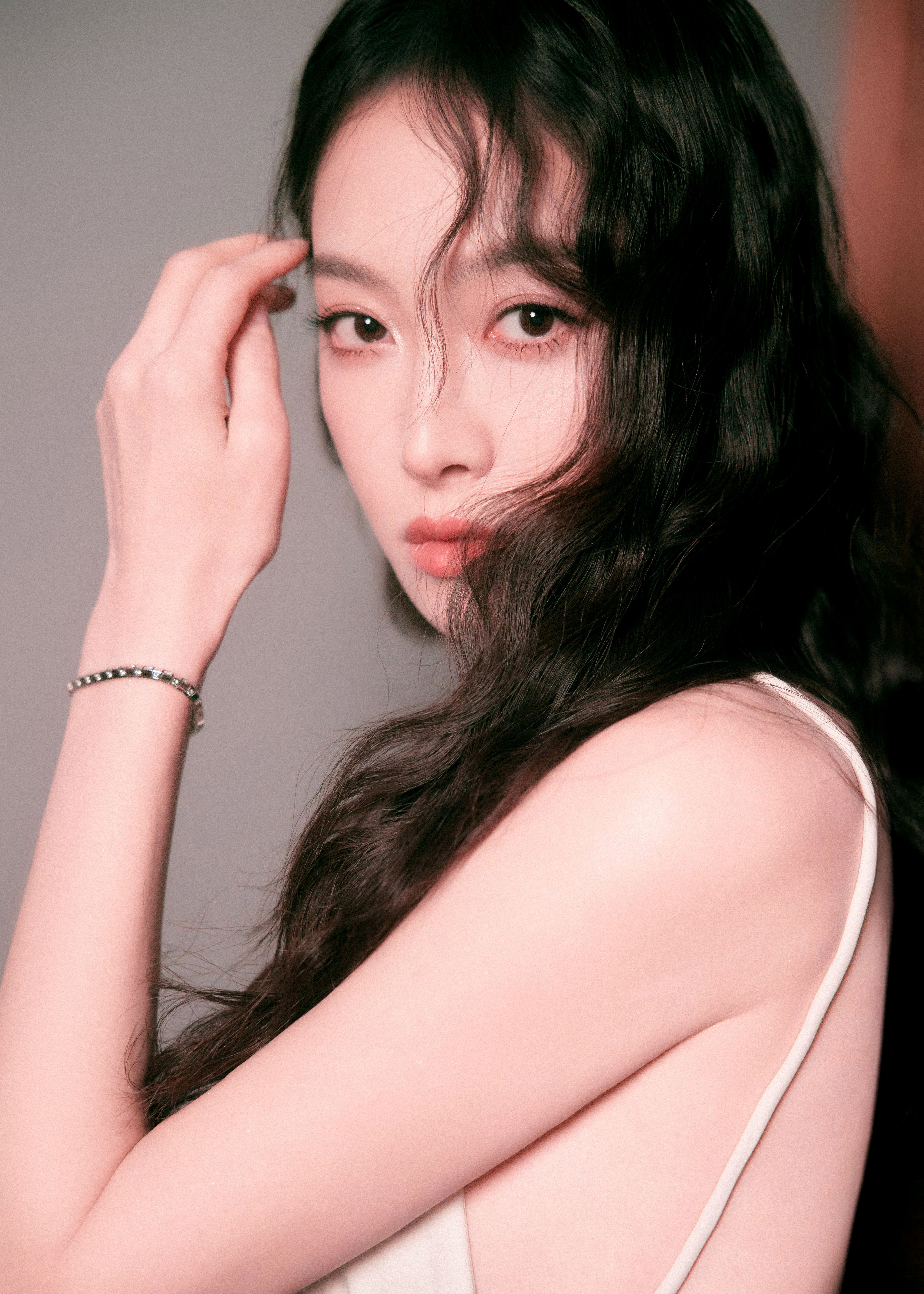 宋茜这肩背线条也太绝了吧！