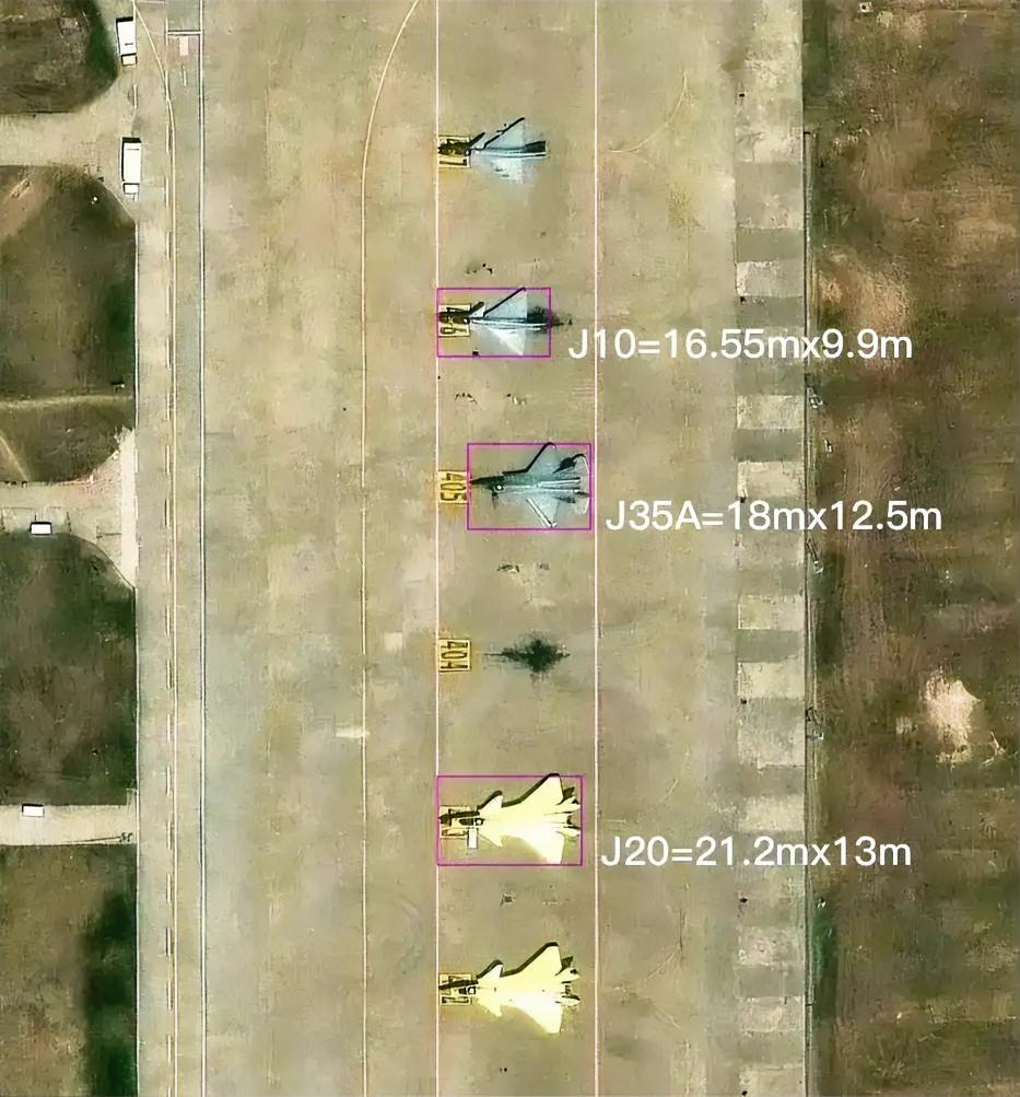 有外网发布了中国某机场的卫星图像，机场内同时停放着歼-20、歼-35、歼-10三
