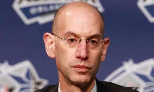 NBA球员被抓联盟火速开除，球队被迫解约引发疑问。近日有消息说两名NBA球员比