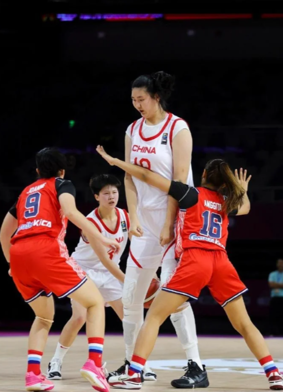 中国女篮新星张子宇身高2米28超姚明！FIBAU18亚洲杯小组赛中国队10