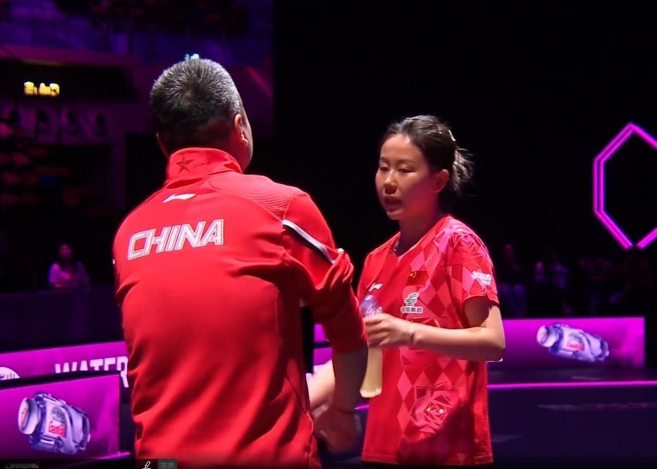 张本美和4:1拿下陈幸同的这场，张本美和叫暂停的时候，为何和老爹张本宇说日本话？