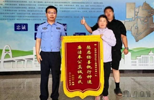 北京密云，一装修工在给女业主干活时，看人家长得漂亮动了心思。不仅言语挑逗，还把装
