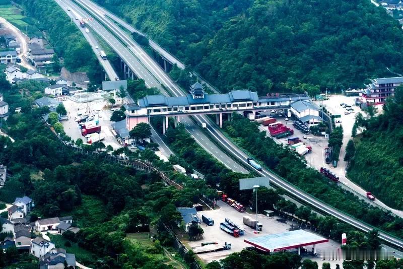 近日，南充至大竹高速公路投资人招标代理机构正式启动招标工作，标志着该项目将要进入