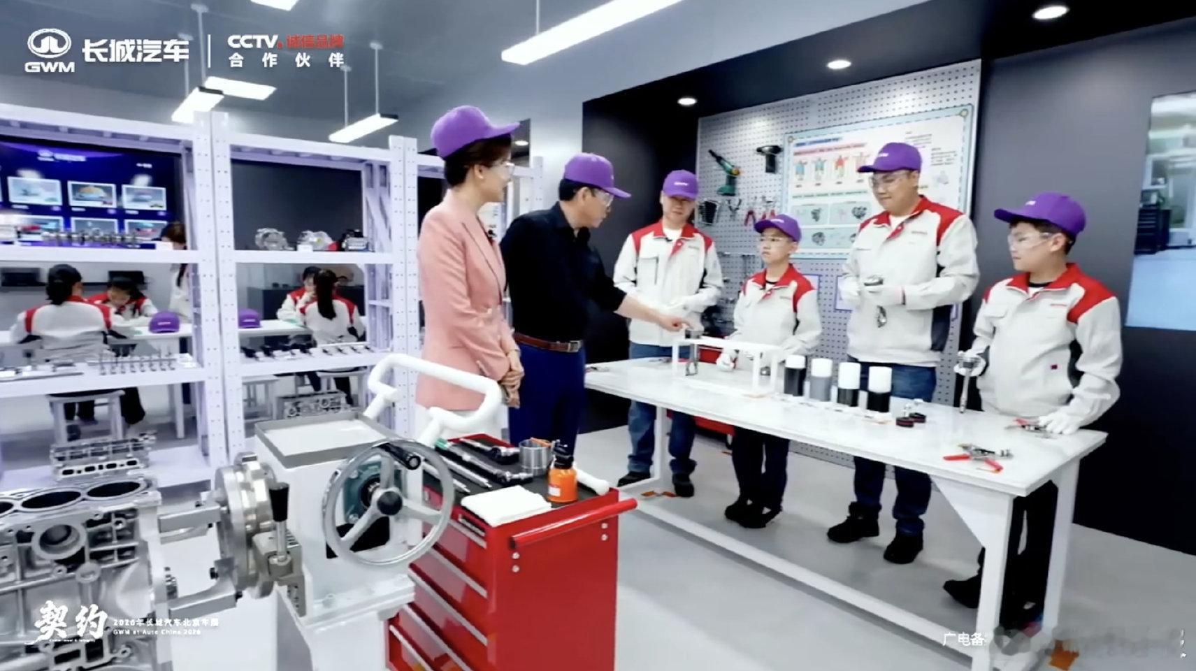 2026北京车展长城展台，本来奔着灵魂摩托去的，8缸、2.0升水平对置、DCT，