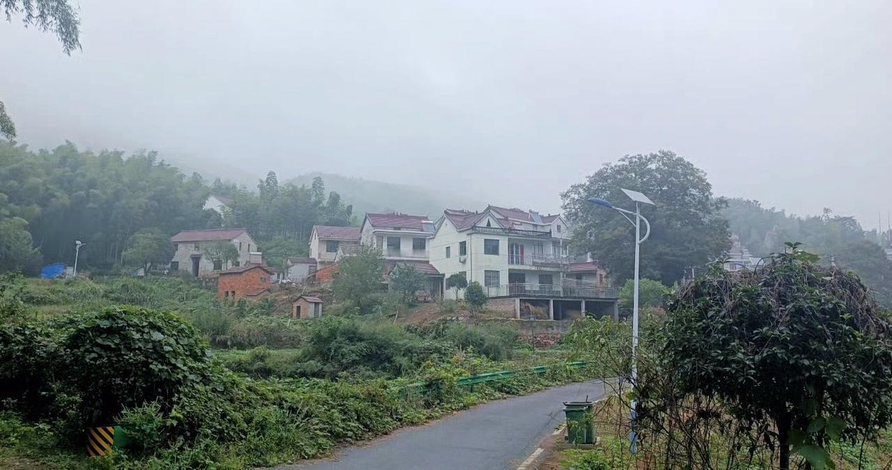 我老家的邻居去他们女儿家里住，没想到，因女婿天天给他们做饭吃，让他们不好意思住下