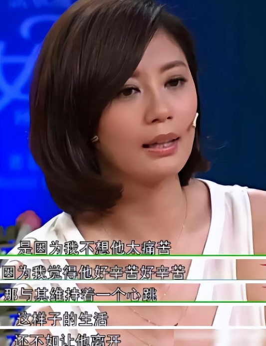 1993年，贾静雯父亲经商失败，欠下1000万外债，随后又查出癌症，贾静雯趁父亲