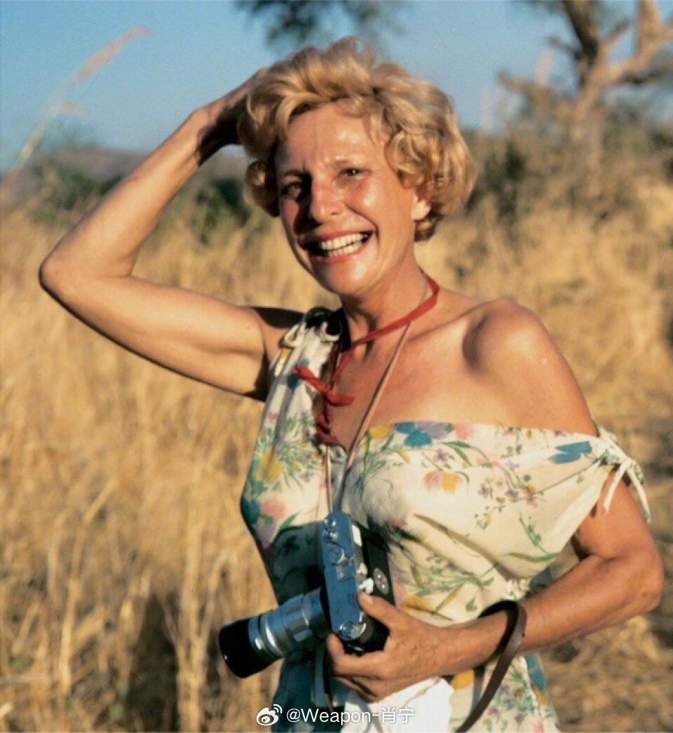 希特勒最喜爱的摄影师莱尼·里芬斯塔尔（1902-2003）晚年完成了两次非洲民族