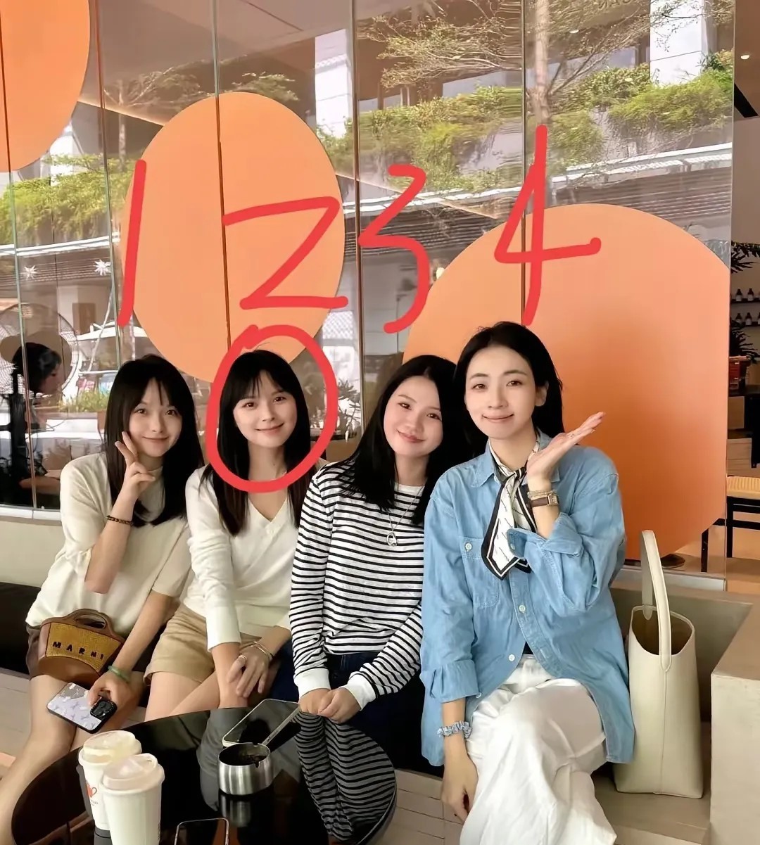 我觉得2号最漂亮，你说呢？