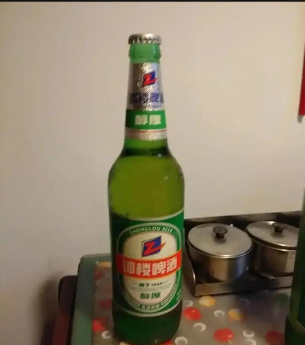 工地30天，那瓶一块二的啤酒，是我喝过最贵的解药你说奇怪不？大中午的，工地