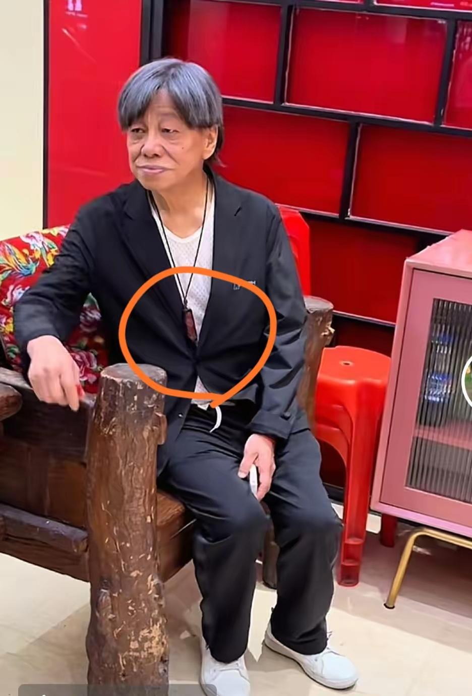 听到梁小龙老师去世的消息，第一反应是不信。直到看到确切的消息，才明白：再硬的