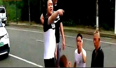 “滚，你们是已经嫁出去的女儿！”72岁的付大爷把拆迁所得的100多万和8套安置房